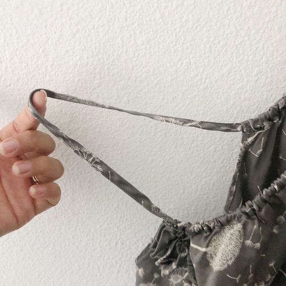 Banana Republic Grey Satin Dandelion Tanktop - Picture 5 of 6